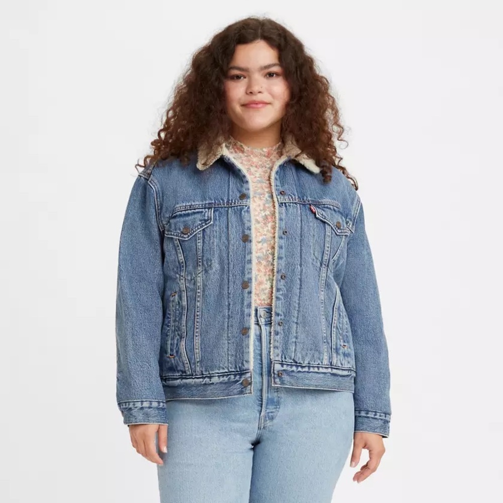 LEVI’S EX-BOYFRIEND SHERPA TRUCKER JACKET